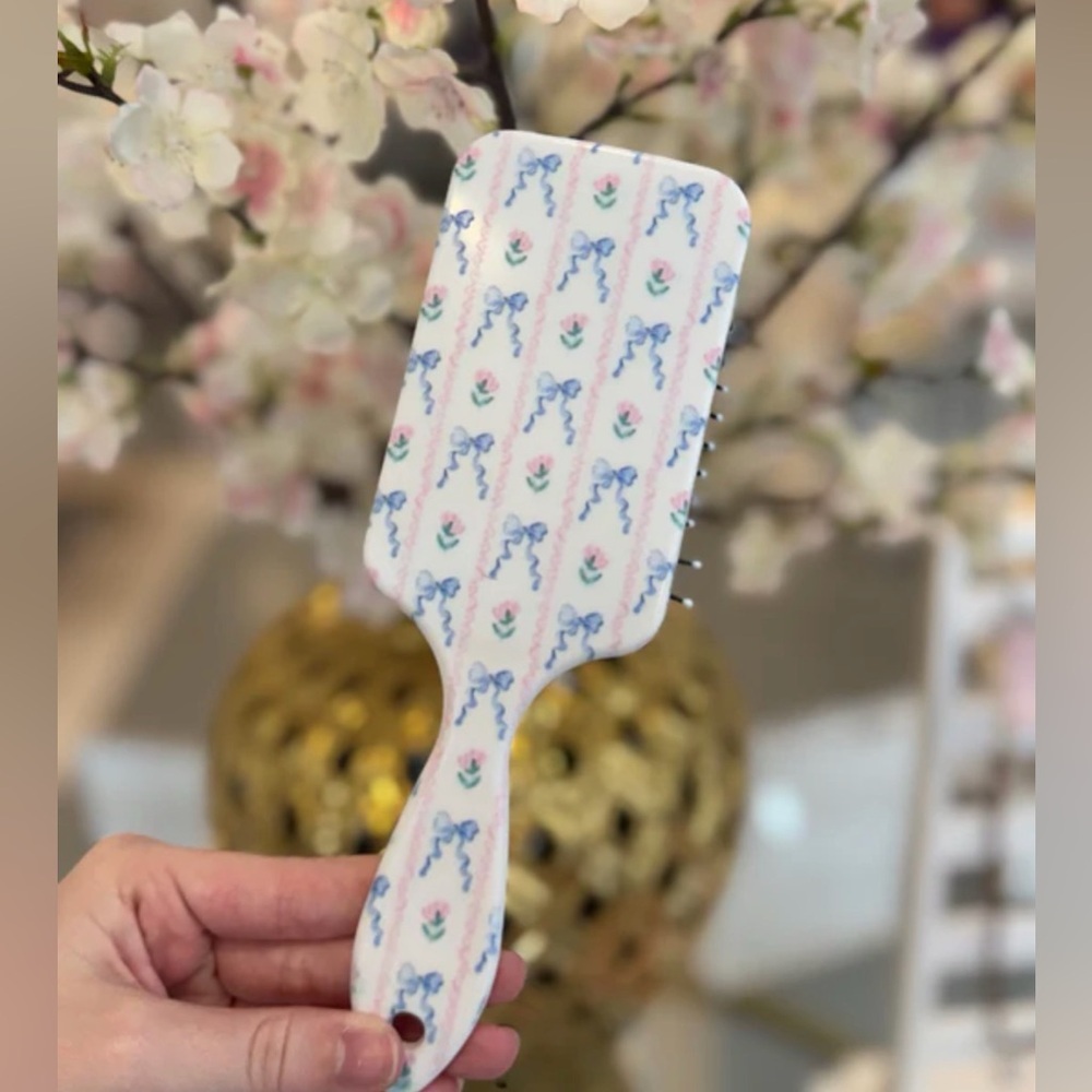 ⭐️🚨🚨SALE🚨🚨 Blue Floral Patterned Hair Brush - Picture 2 of 2